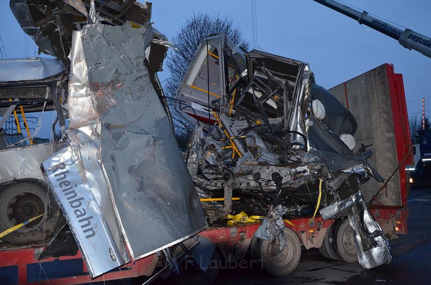 Schwerer VU Bus Zug Düsseldorf P512.JPG